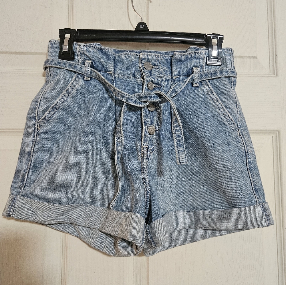HOLLISTER ULTRA HIGH RISE DENIM SHORTS: GOOD CONDITION: SIZE 1